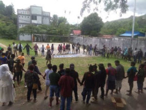 Read more about the article Internationaler Weltfrauentag – Polizei löst Demonstrationen in Jayapura auf