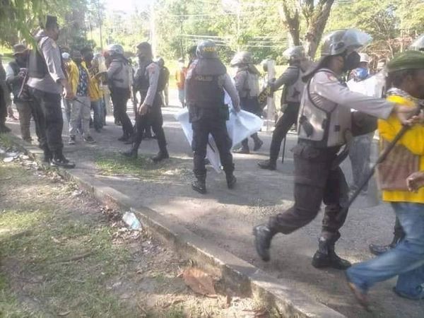 Read more about the article Proteste gegen Revision des Sonderautonomiegesetzes in Jakarta, Jayapura and Kaimana – 83 Demonstranten verhaftet