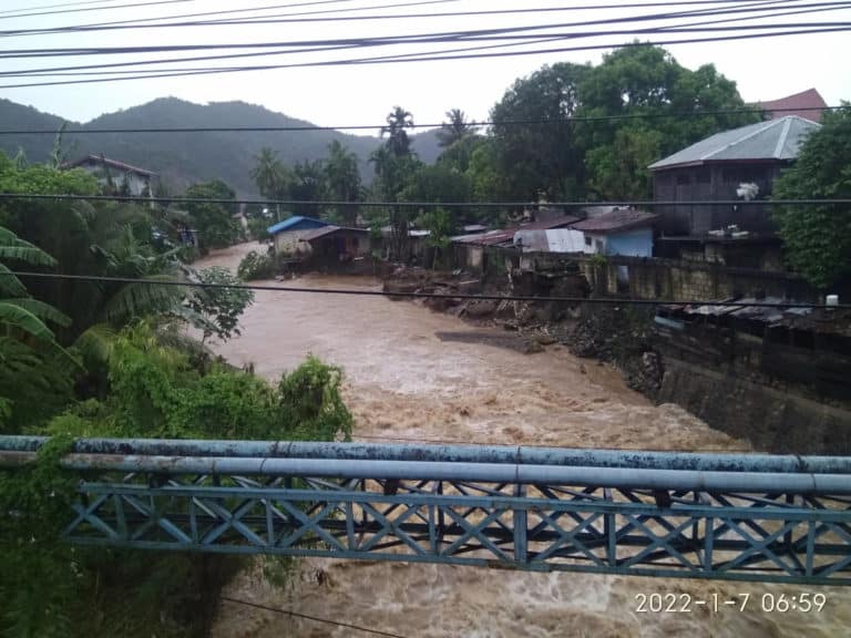 You are currently viewing Unwetter in Jayapura City führt zu Überschwemmungen und Erdrutschen